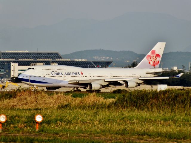 Boeing 747-400 (B-18251)