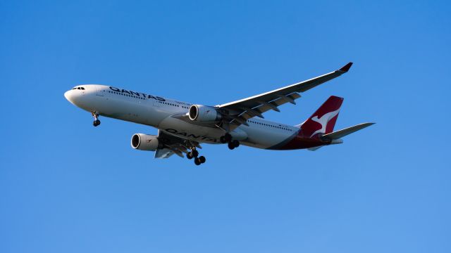 Airbus A330-300 (VH-QPH) - Watching 8L arrivals from Hickam.