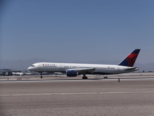 Boeing 757-200 (N612DL)