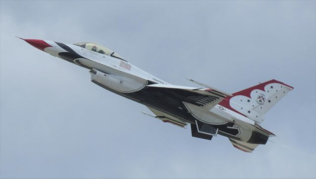 Lockheed F-16 Fighting Falcon — - U.S. Air Force Air Demonstration Squadron (The Thunderbirds) Number 6 solo pass at the 2019 Rochester International Airshow ROC on 25 Aug 19.