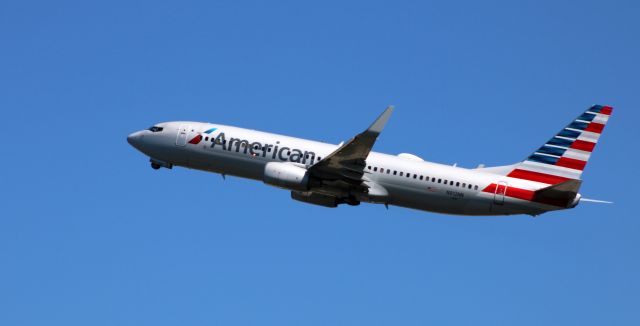 Boeing 737-800 (N812NN) - Shortly after departure is this 2009 American Airlines Boeing 737-823 in the Spring of 2021.