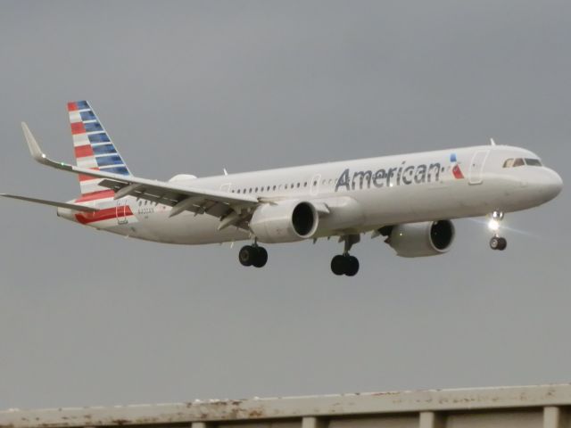 Airbus A321neo (N400AN) - Arriving from,Phoenix Sky Harbor Intl.Airport (KPHX)