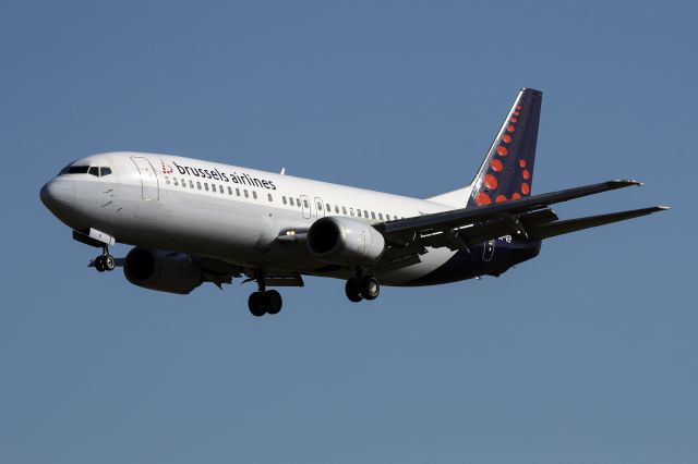 BOEING 737-400 (OO-VEP)
