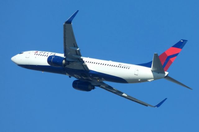 Boeing 737-800 (N376DA)