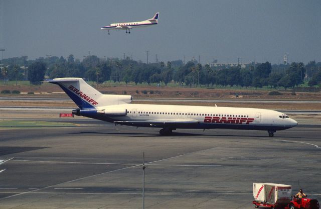 BOEING 727-200 (N459BN) - Taxing at KLAX Intl Airport on 1989/08/29