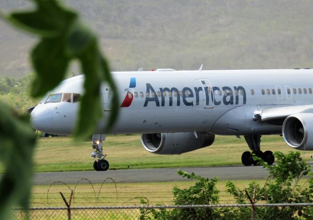 Boeing 757-200 (N186AN)
