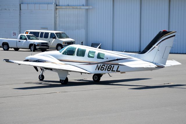 Beechcraft Baron (58) (N618LL)