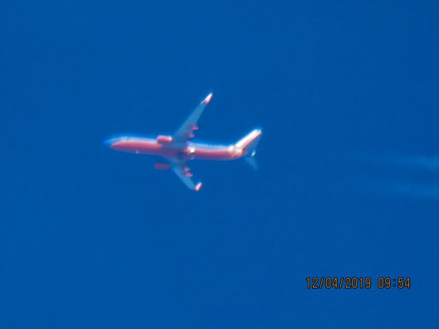 Boeing 737-800 (N8638A)