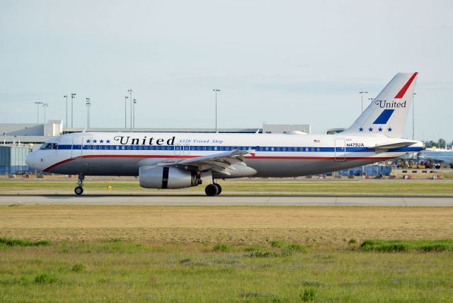 Airbus A320 (N475UA)