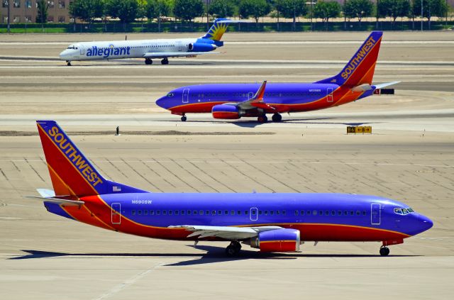 BOEING 737-300 (N690SW) - Southwest Airlines Boeing 737-3G7 N690SW (cn 23783/1531)  Las Vegas - McCarran International (LAS / KLAS)  USA - Nevada, June 05, 2011  Photo: Tomás Del Coro