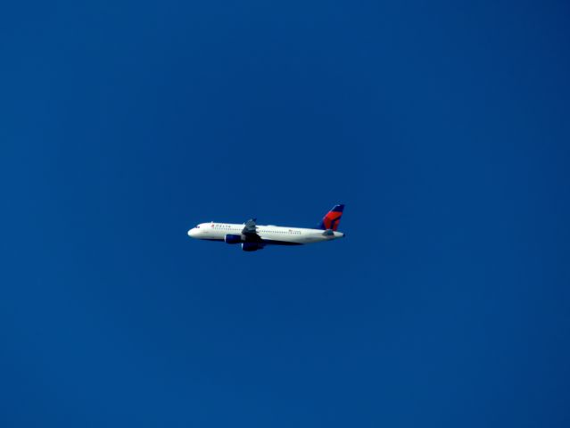 Airbus A320 (N328NW) - OVER THE BRONX