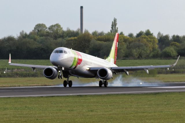 Embraer ERJ-190 (CS-TPR) - Operating the TAP324 from Lisbon to Manchester