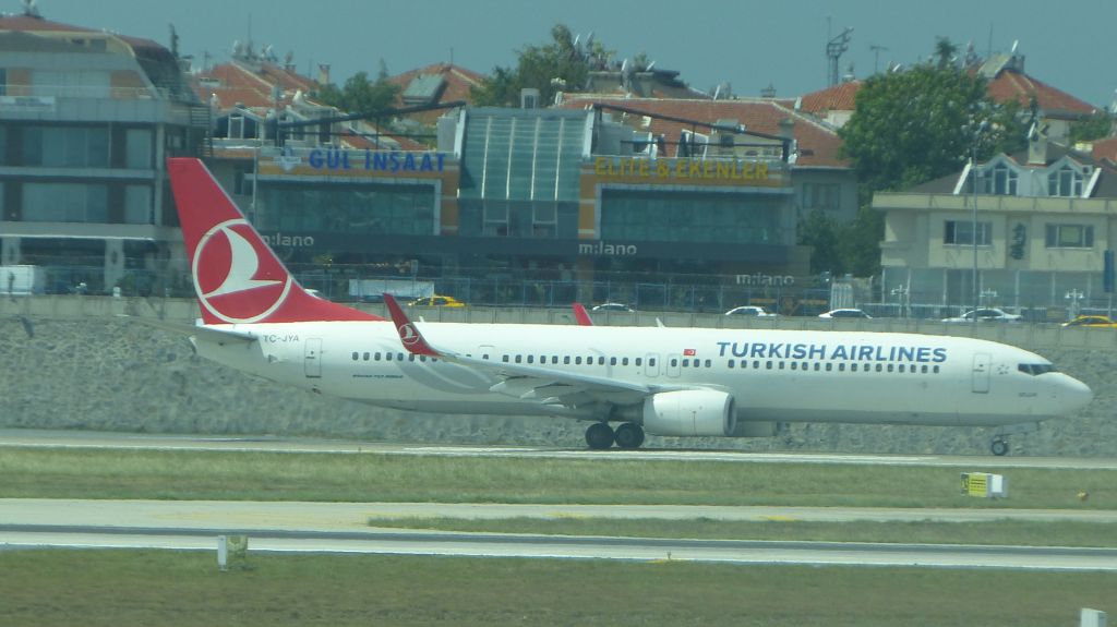 Boeing 737-900 (TC-JYA) - THY1033 to Budapest