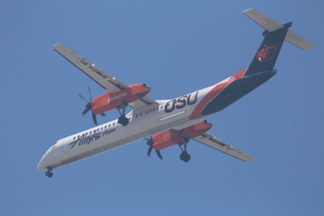 de Havilland Dash 8-400 (N440QX)