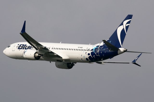Boeing 737 MAX 8 (YR-MXD)