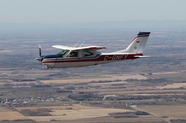 Cessna 177RG Cardinal RG (C-GNFY)