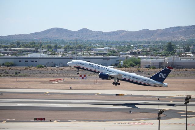 Boeing 757-200 (N906AW) - Positive Rate to Lihue (LIH)br /Instagram: @PHX.Aviation