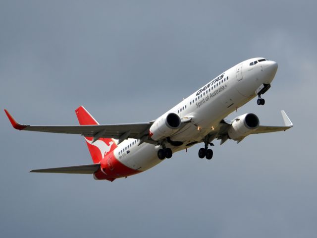 Boeing 737-800 (VH-VYL) - Getting airborne off runway 23 and heading to Brisbane. Saturday, 24th March 2012.