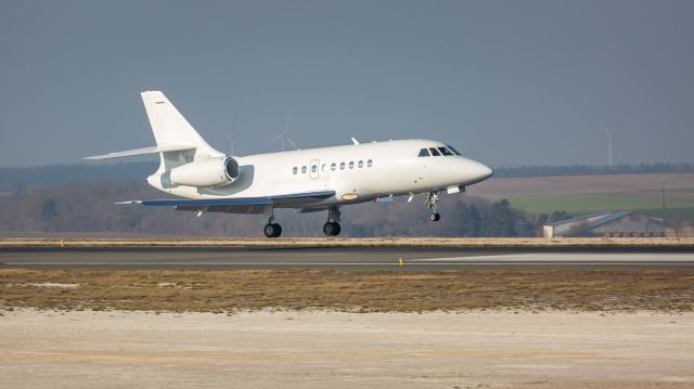 Dassault Falcon 2000 (ES-SNK)