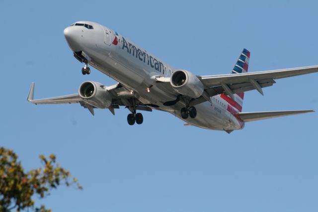 Boeing 737-800 (N956AN)