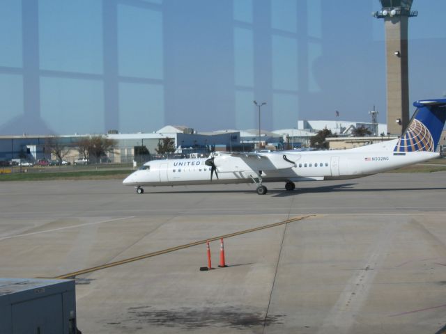 de Havilland Dash 8-100 (N332NG)