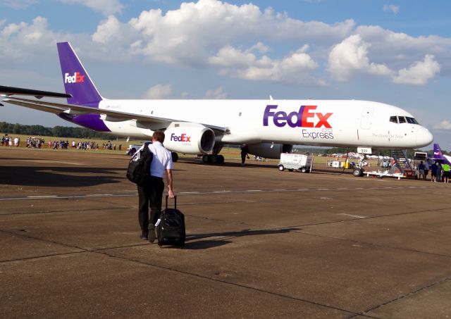 Boeing 757-200 (N939FD)