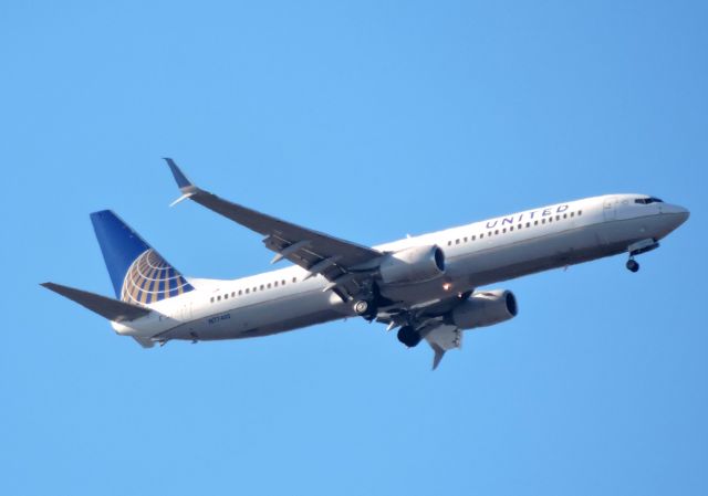 Boeing 737-900 (N77430) - Minutes till landing, winter 2019.