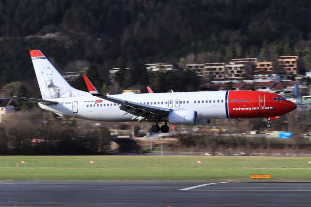 Boeing 737-800 (SE-RRO)