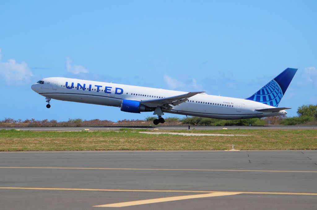 BOEING 767-400 (N76062)