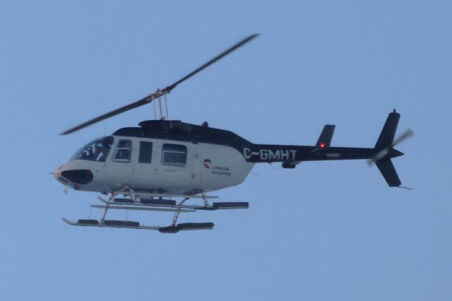 C-GMHT — - C-GMHT Bell Helicopter 206L Long Ranger Survolant la ville de Lavaltrie QC. Le 22-01-2025 à 16:29.