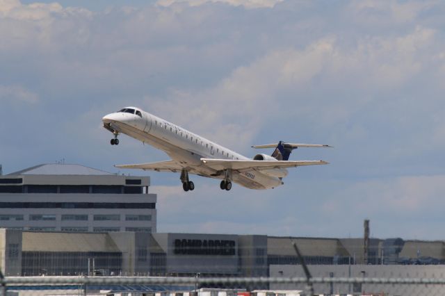 Embraer ERJ-135 (N13955) - Leaving for New York on runway 24L