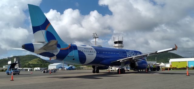 Airbus A321 (N958JB)