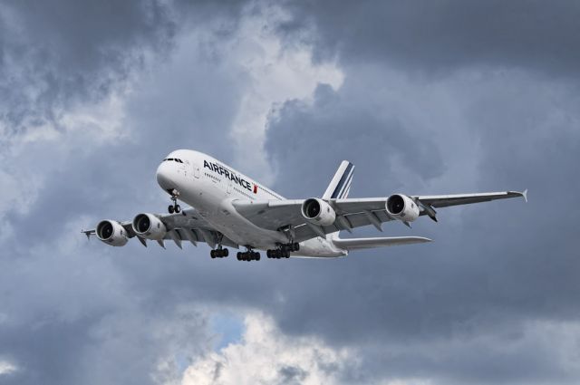 F-HPJG — - An Air France operated Airbus A380-861 superjumbo on final approach to the Los Angeles International Airport, LAX, in Westchester, Los Angeles, California