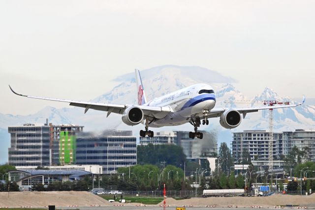 BOEING 777-300 (B-18908)