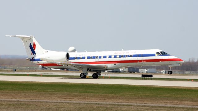 Embraer ERJ-135 (N735TS)