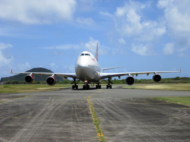 Boeing 747-400 (G-VAST)