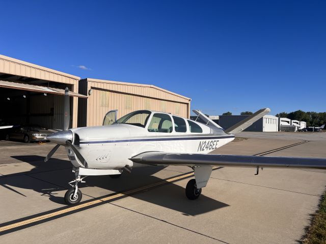 Beechcraft 35 Bonanza (N246EE)