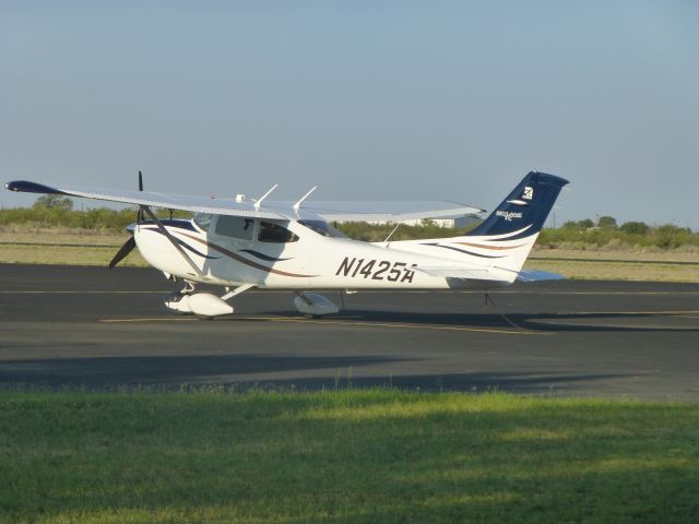 Cessna Skylane (N1425A)