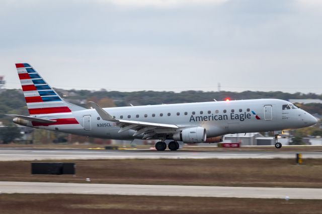 Embraer 175 (N305CL) - Speeding down 13R