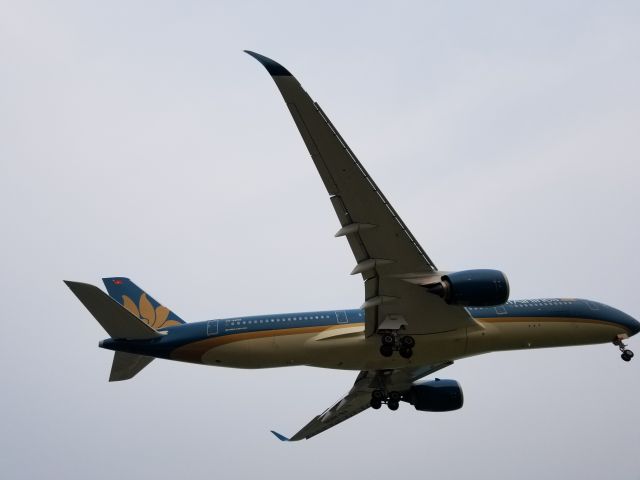 Airbus A350-900 (VNA-899) - Landing approach