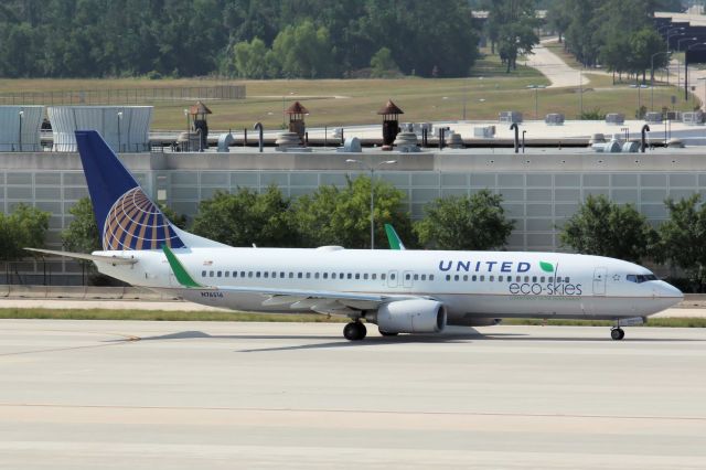 Boeing 737-800 (N76516) - Eco-Skies Livery * Taken On 05-24-2011