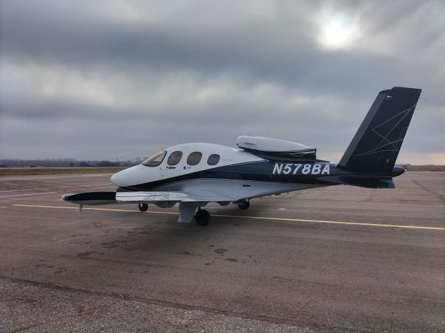 Cirrus Vision SF50 (N578BA)