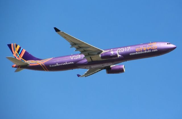 Airbus A330-300 (A6-AFA)