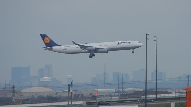 Airbus A340-300 (D-AIFA) - DLH438 in from Frankfurt EDDF