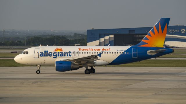 Airbus A319 (N310NV) - Taxiing to depart 13Rbr /5/11/17