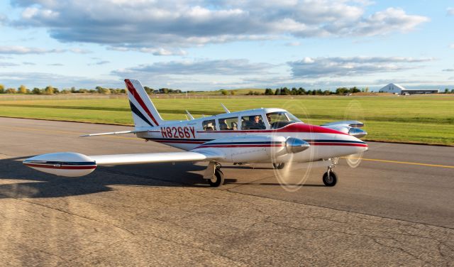 Piper PA-30 Twin Comanche (N8266Y)