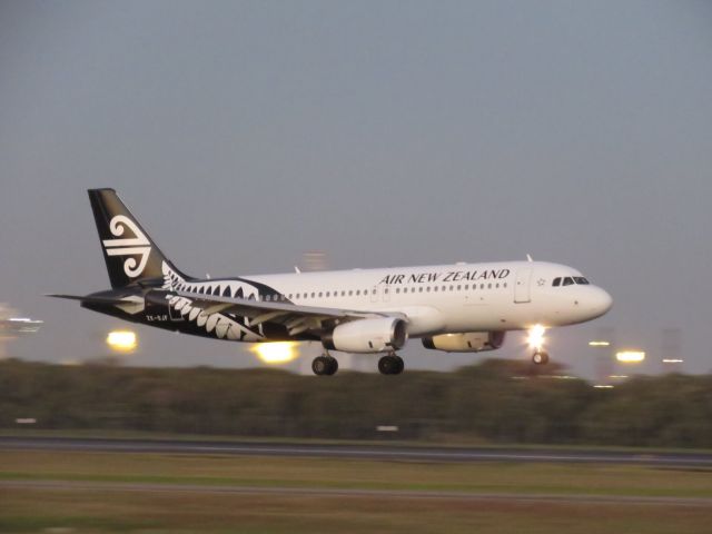 Airbus A320 (ZK-OJF)