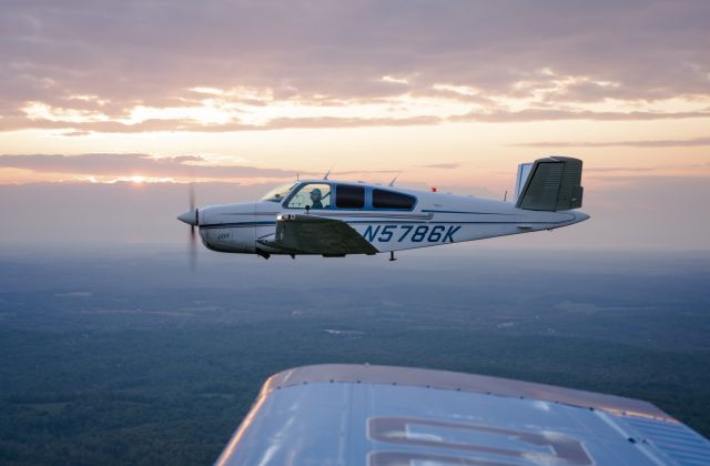 Beechcraft 35 Bonanza (N5786K) - Formation photo flight on Saturday of the 2023 Beech Bash in the Blue Grass