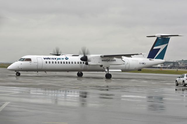 de Havilland Dash 8-400 (C-GWEJ)