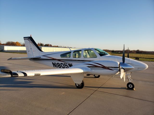 Beechcraft 55 Baron (N1805W)